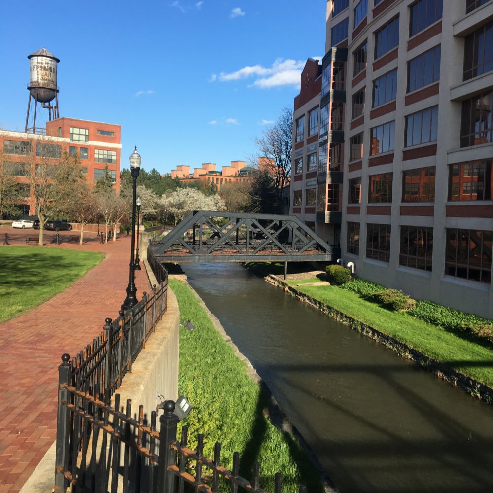 Onondaga_Creekwalk_with_Syracuse_Buildings.JPG