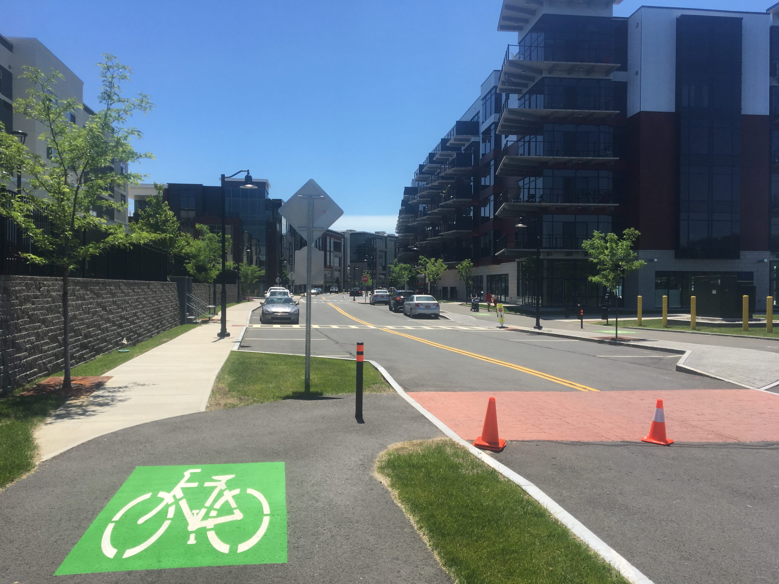 Trail_through_Mohawk_Harbor.JPG