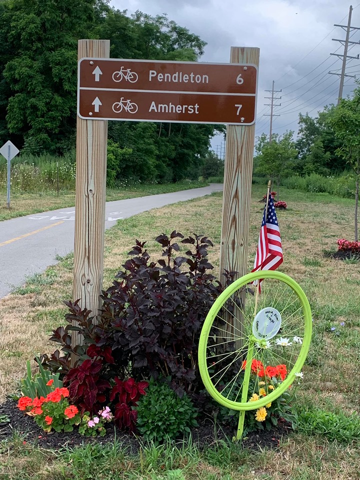 Decorated_trail_with_sign.jpg